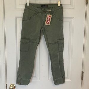 NWT Levi’s cropped quarter length cargo pants capris